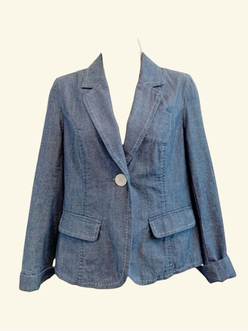 CHARTER CLUB PETITE Sz 4P Chambray Blazer w/ White Contrast Stitching.